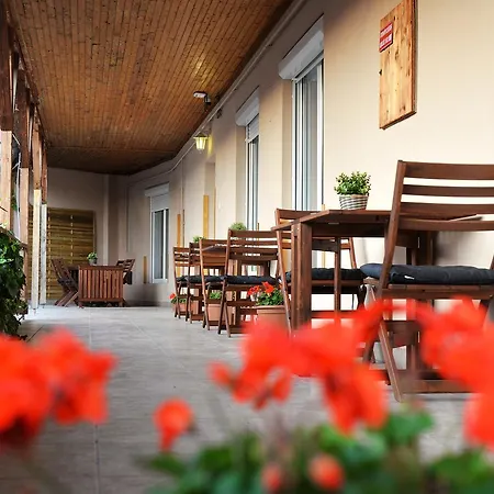 Fonix Panzio * Eger