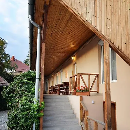 Bed & Breakfast Fonix Panzio Eger